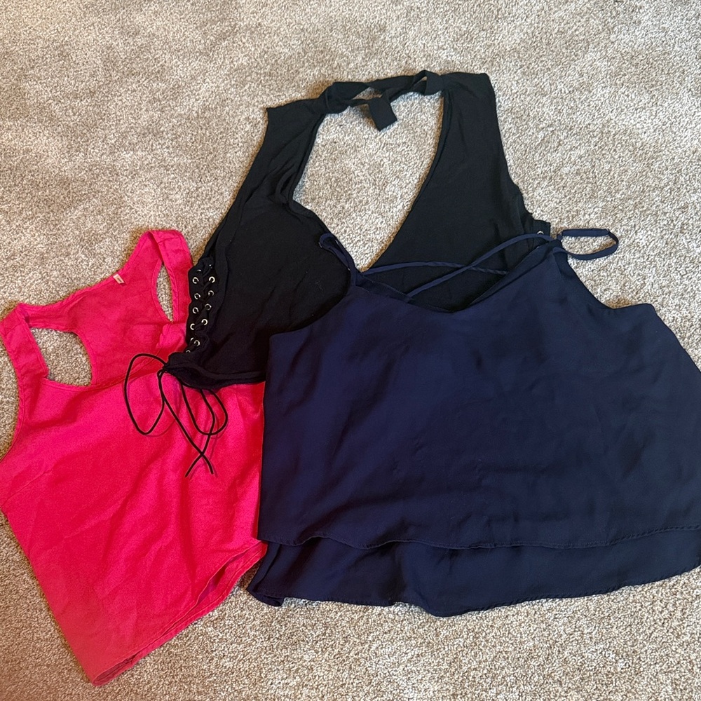😎Bundle of Women’s  Tank Tops🌸